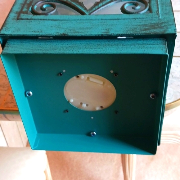 Home Decor--17" Oversized Front Door Lantern ,illuminates On Timer...NEW - Picture 13 of 16